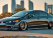 Foto de um Honda Civic de oitava ou décima geração (G8 ou G10) modificado, com rodas esportivas e suspensão rebaixada, representando a paixão brasileira pela customização e o DNA esportivo do modelo.