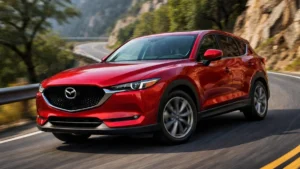 Mazda CX-5 em movimento destacando o design Kodo e rodas de liga leve em uma estrada sinuosa.