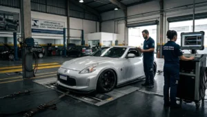 Carro modificado passando por inspeção técnica em uma linha de certificação para obtenção do CSV.